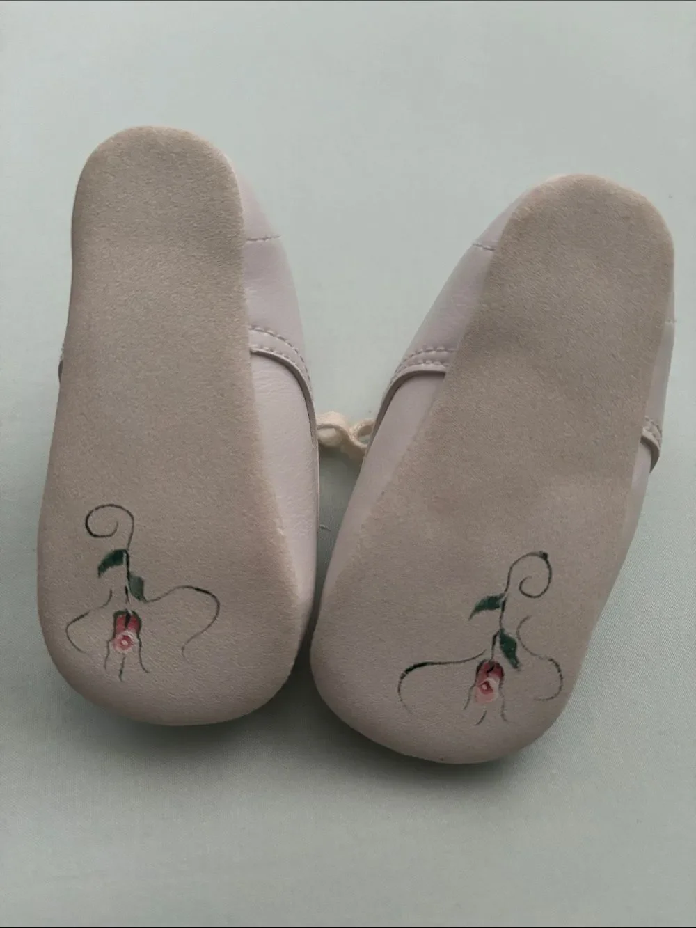 DARLING VINTAGE BABY GIRL CRIB SHOES